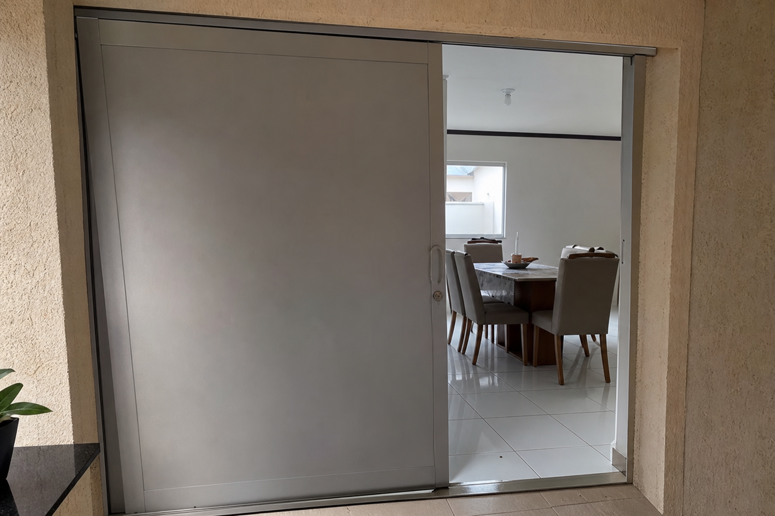 Esquadria de correr pesada e difícil de movimentar
